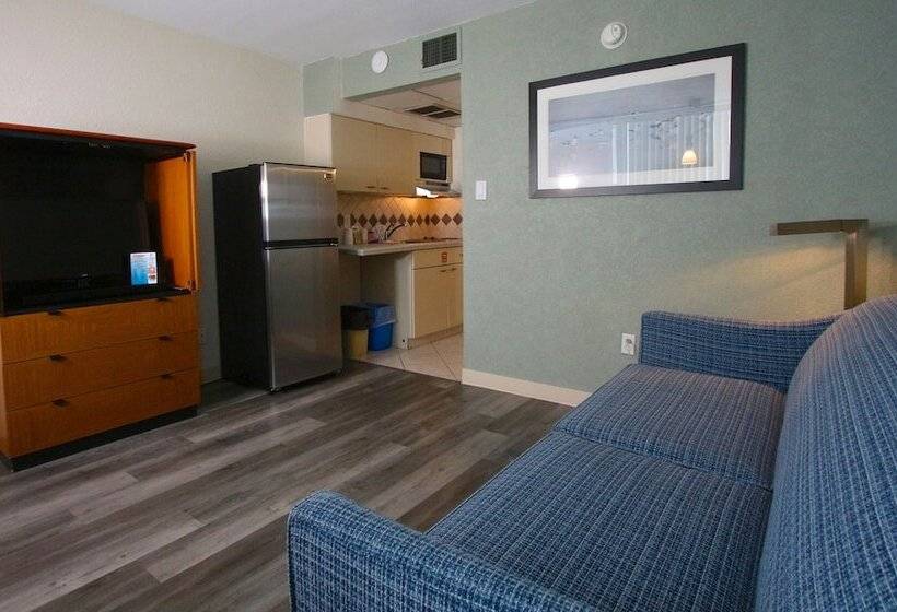 The Crusader Oceanfront Family Resort