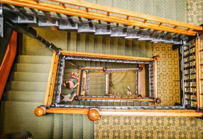 1886 Crescent Hotel And Spa