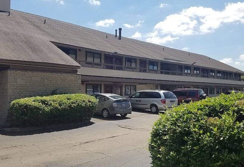 فندق American Value Inn