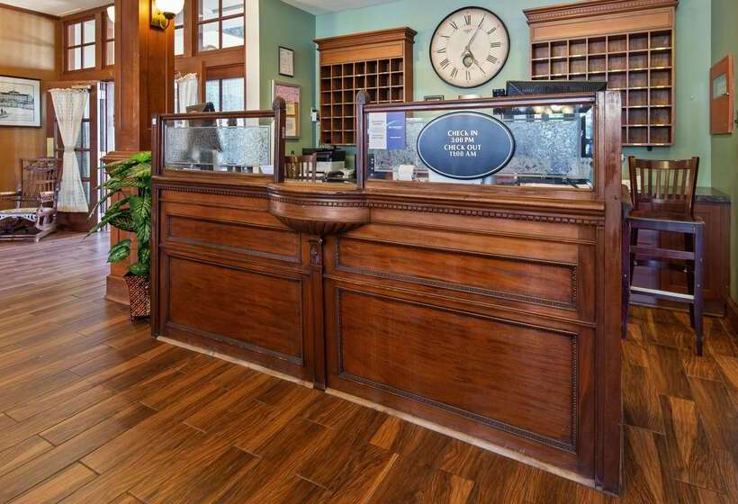 Best Western The Hotel Chequamegon