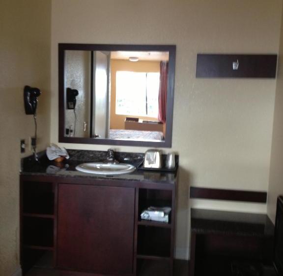 Отель Budget Inn Santa Ana