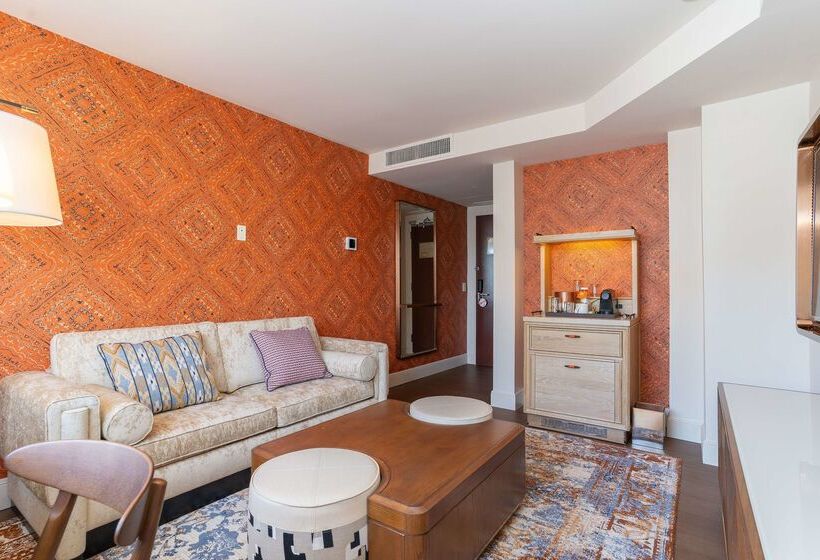 Отель Canopy By Hilton Washington Embassy Row