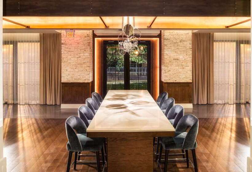 Отель Canopy By Hilton Washington Embassy Row