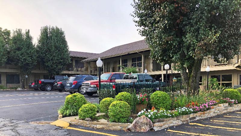فندق Charles Wesley Motor Lodge