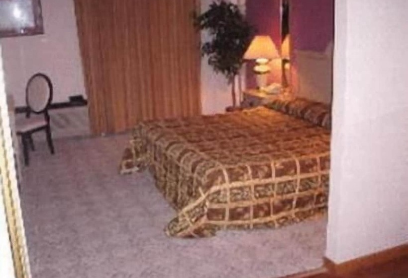 Отель Chateau Royale Inn