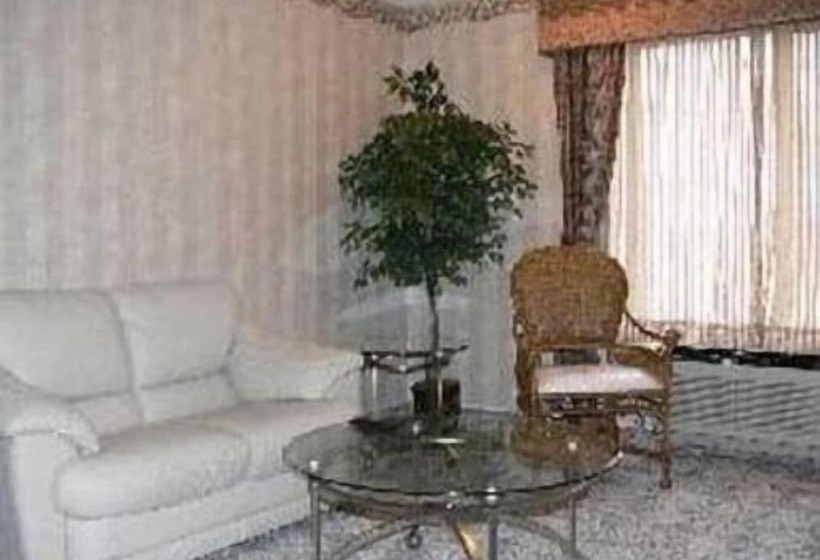 Отель Chateau Royale Inn