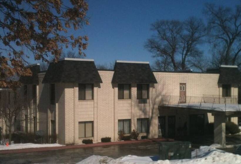 Отель Chateau Royale Inn