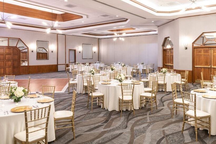 هتل Cherry Valley