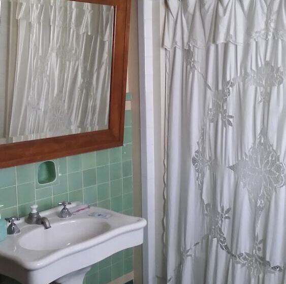 호텔 Chestnut Charm Bed & Breakfast