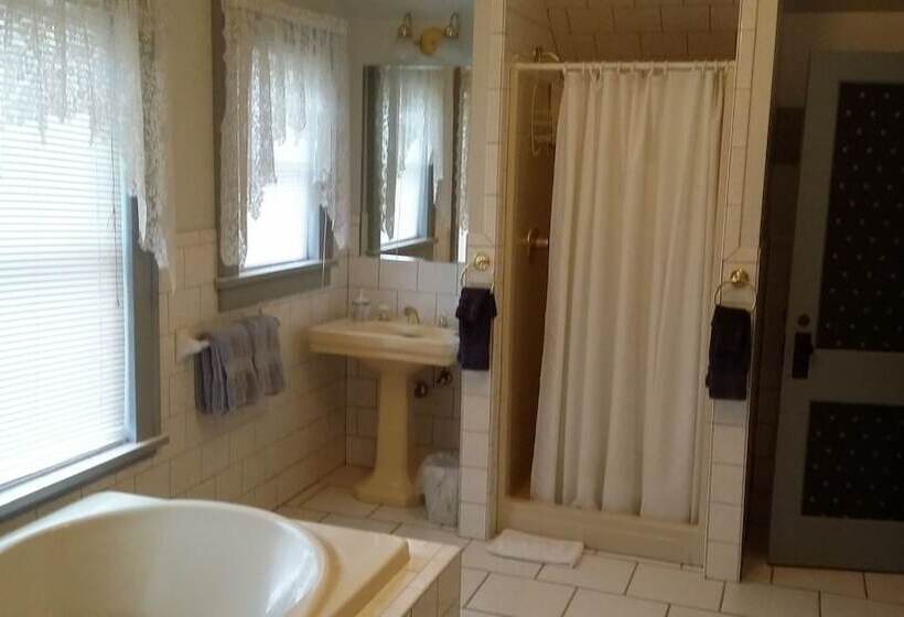 호텔 Chestnut Charm Bed & Breakfast