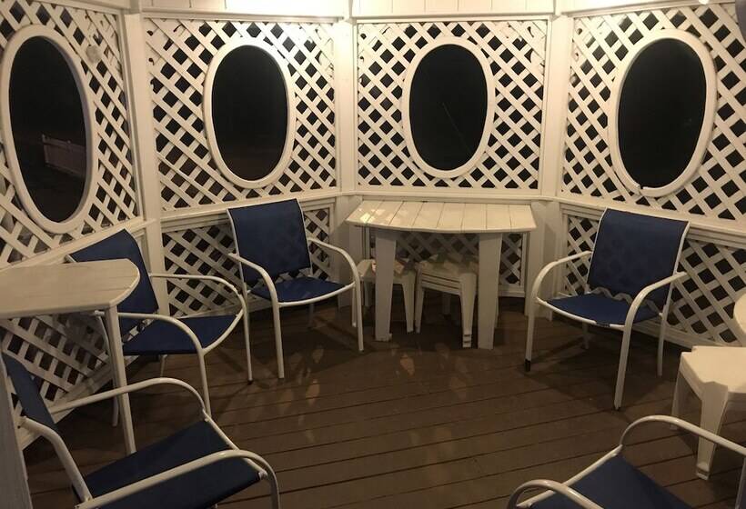 فندق Chincoteague Inn