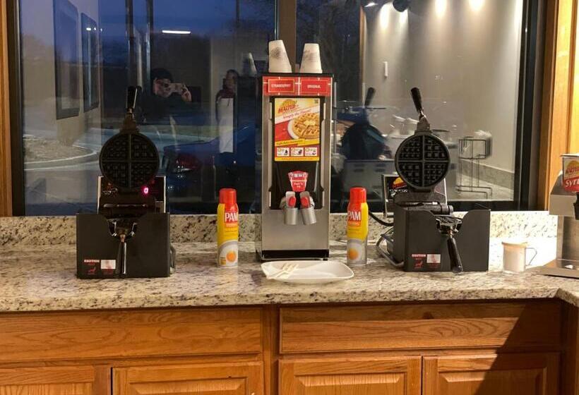 בית מלון כפרי Howard Johnson By Wyndham Merrillville