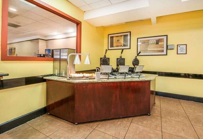 Отель Comfort Inn & Suites Kissimmee By The Parks