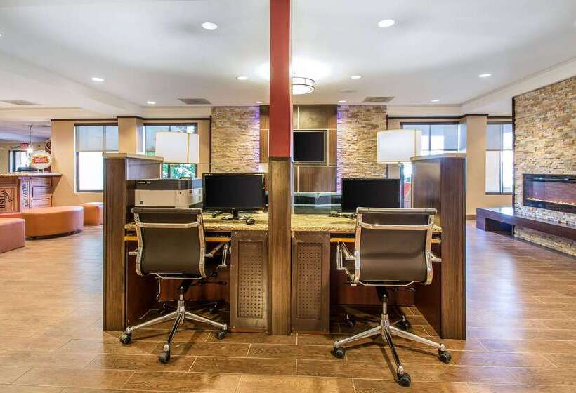 Отель Comfort Inn & Suites Kissimmee By The Parks