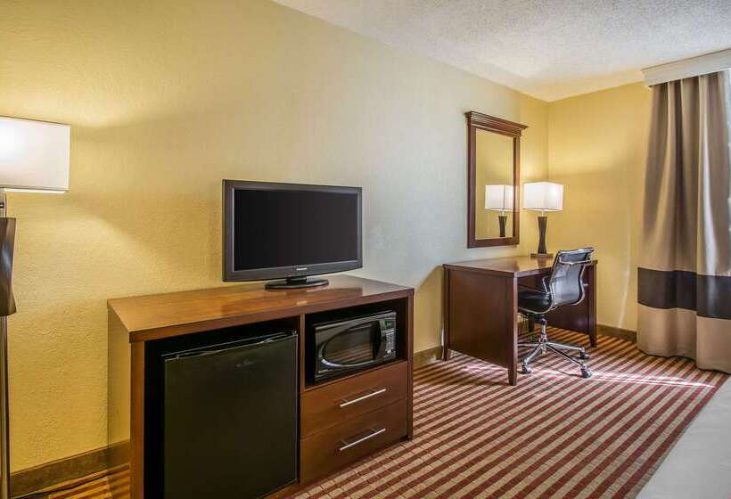 Отель Comfort Inn & Suites Kissimmee By The Parks