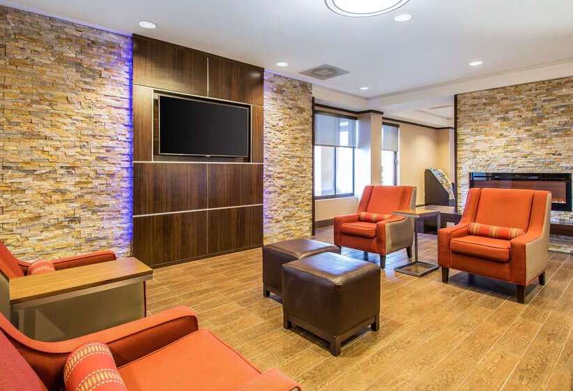 Отель Comfort Inn & Suites Kissimmee By The Parks