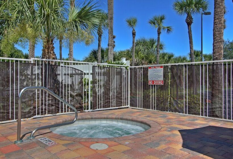 Отель Comfort Inn & Suites Kissimmee By The Parks