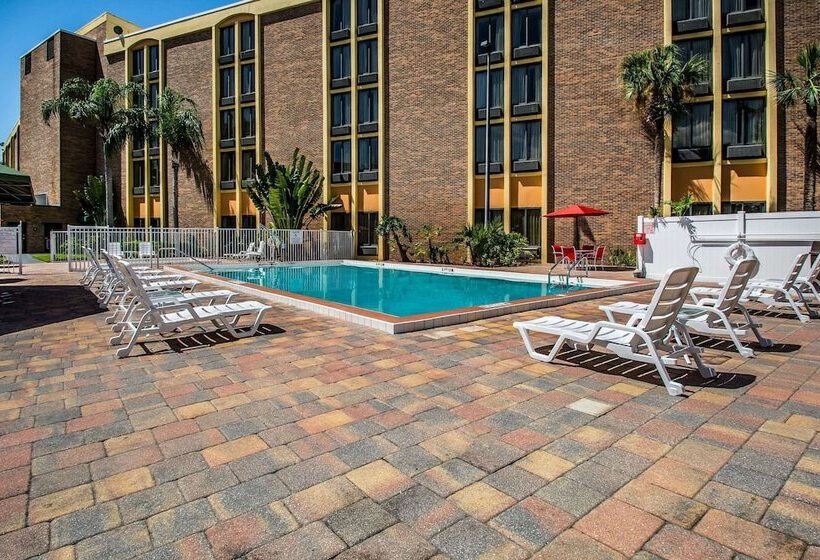 Отель Comfort Inn & Suites Kissimmee By The Parks