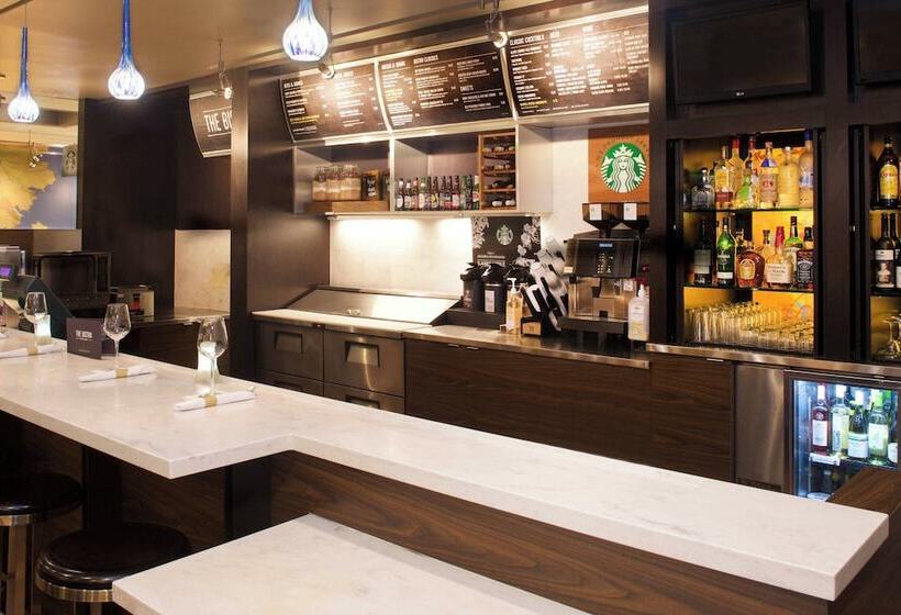 ホテル Courtyard By Marriott Bloomington