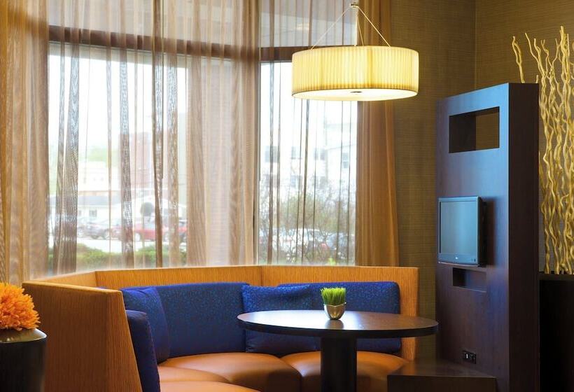 ホテル Courtyard By Marriott Bloomington