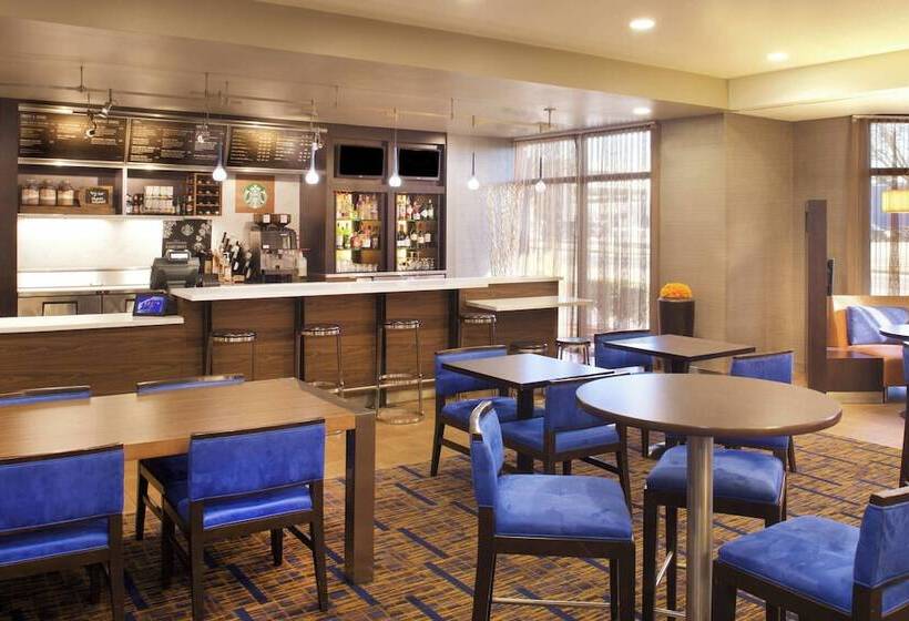 ホテル Courtyard By Marriott Bloomington