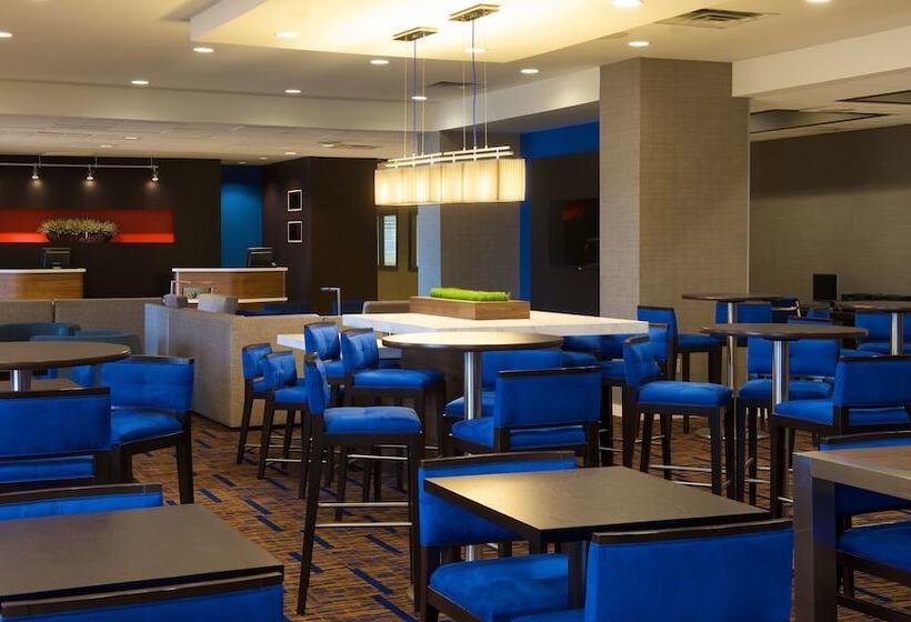ホテル Courtyard By Marriott Bloomington