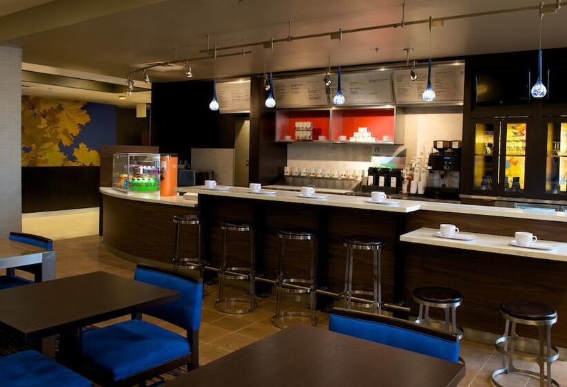 ホテル Courtyard By Marriott Bloomington