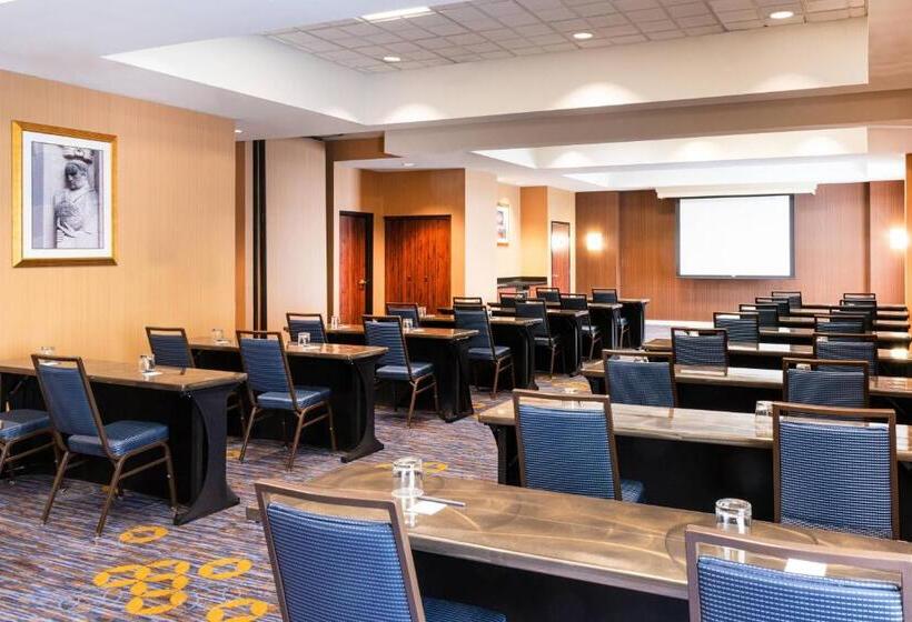 ホテル Courtyard By Marriott Bloomington