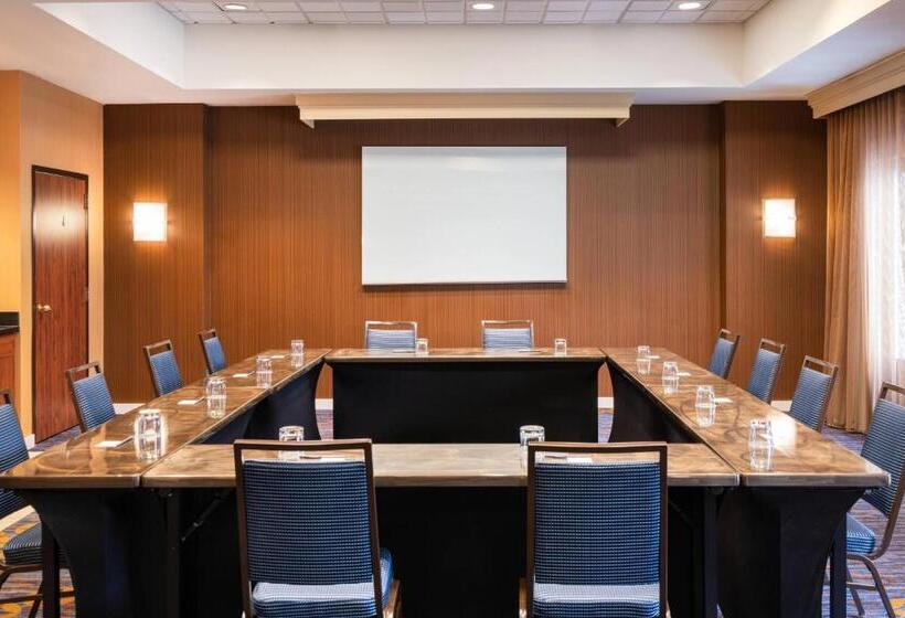 ホテル Courtyard By Marriott Bloomington