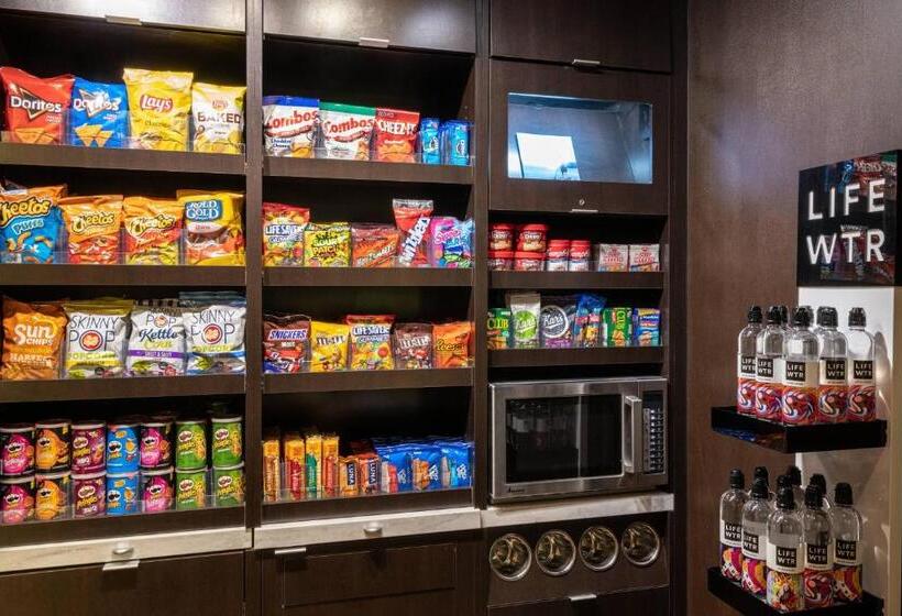 ホテル Courtyard By Marriott Bloomington