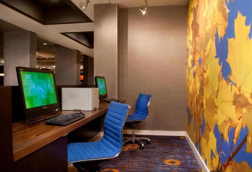 ホテル Courtyard By Marriott Bloomington