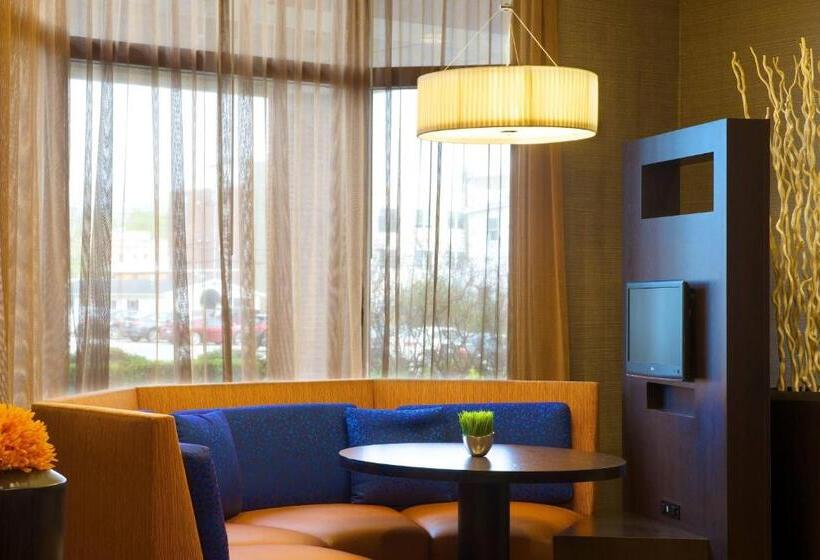 ホテル Courtyard By Marriott Bloomington