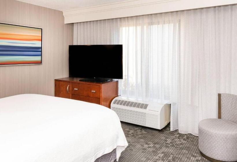 ホテル Courtyard By Marriott Bloomington