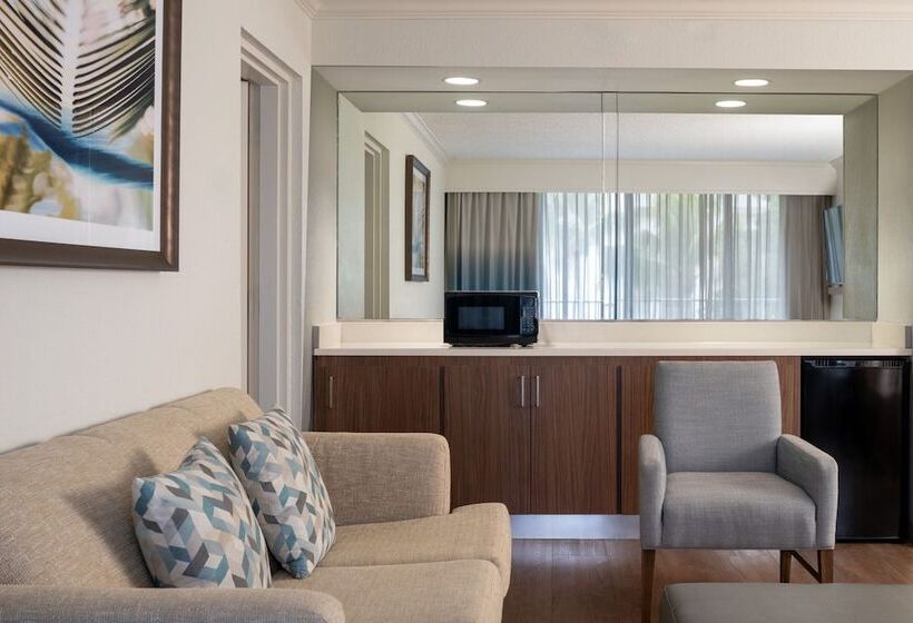 فندق Courtyard By Marriott   Naples