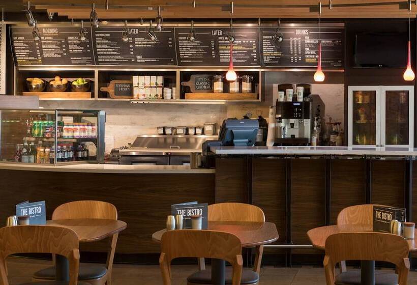 هتل Courtyard By Marriott Anchorage Airport