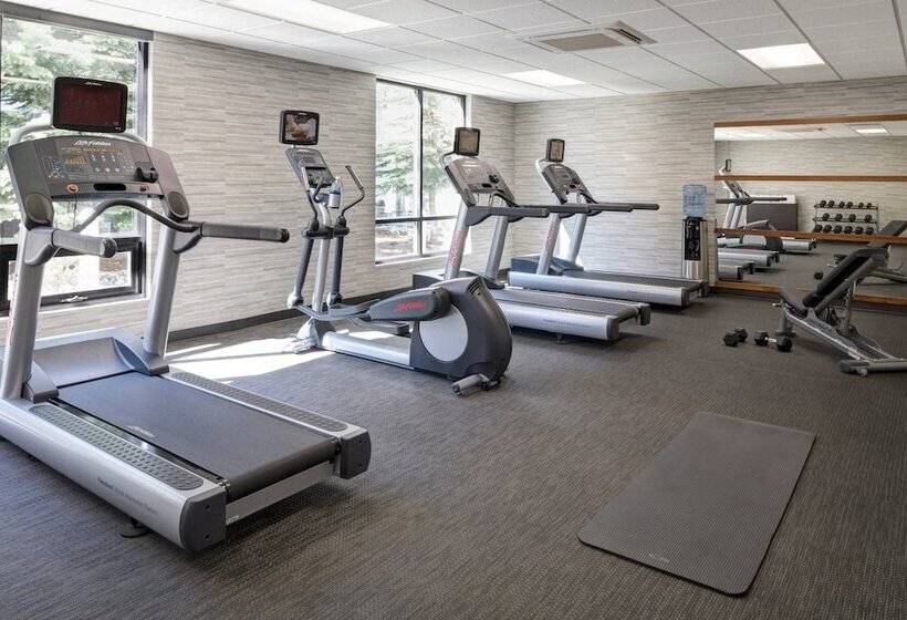 فندق Courtyard By Marriott Anchorage Airport