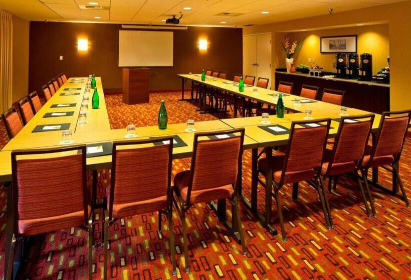 فندق Courtyard By Marriott Anchorage Airport