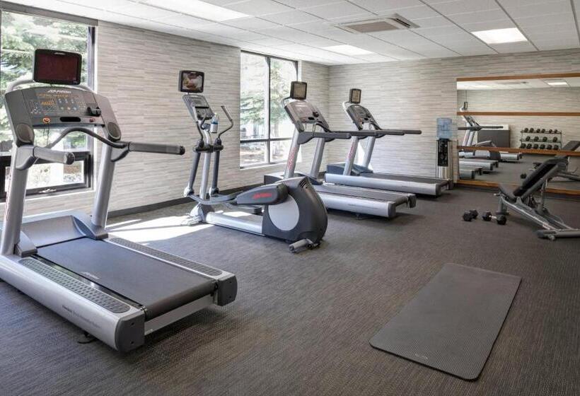 فندق Courtyard By Marriott Anchorage Airport