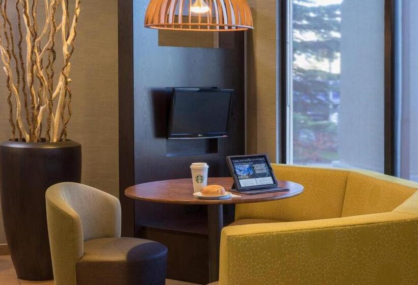 فندق Courtyard By Marriott Anchorage Airport