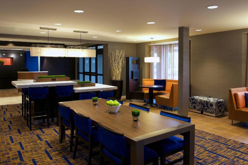 فندق Country Inn & Suites By Radisson, Columbus Edinburgh