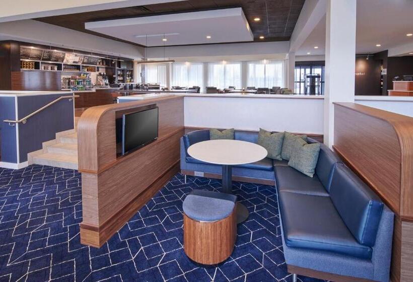 ホテル Courtyard By Marriott Detroit Livonia
