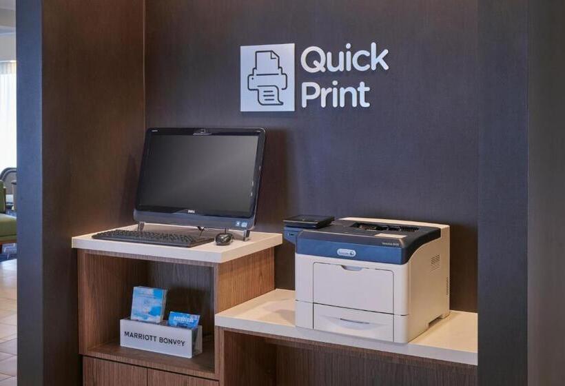 ホテル Courtyard By Marriott Detroit Livonia