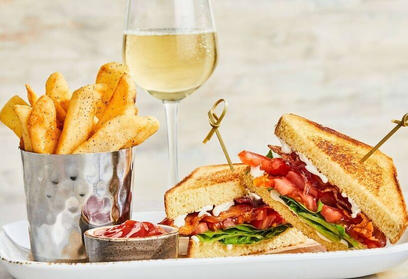 ホテル Courtyard By Marriott Detroit Livonia