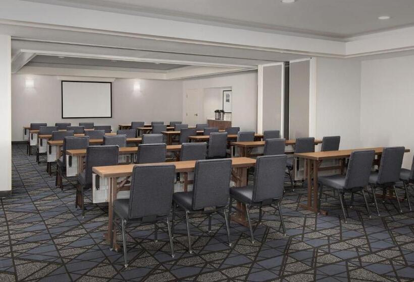 هتل Courtyard By Marriott Dothan