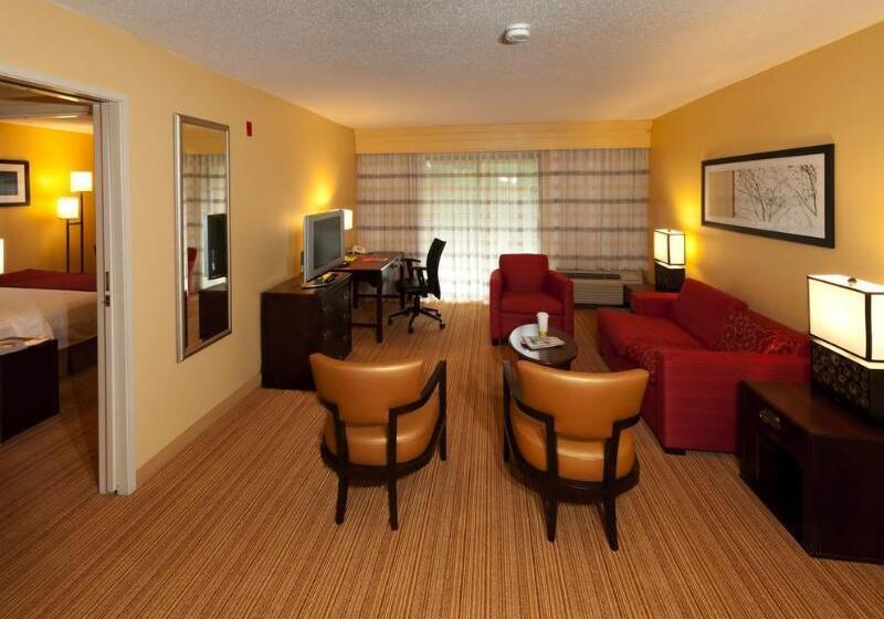 בית מלון כפרי Courtyard By Marriott Pensacola