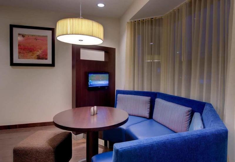 酒店 Courtyard By Marriott Richmond Airport