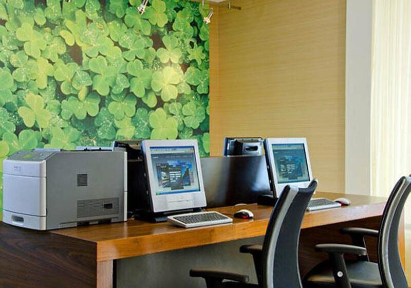هتل Courtyard By Marriott St. Louis Downtown West