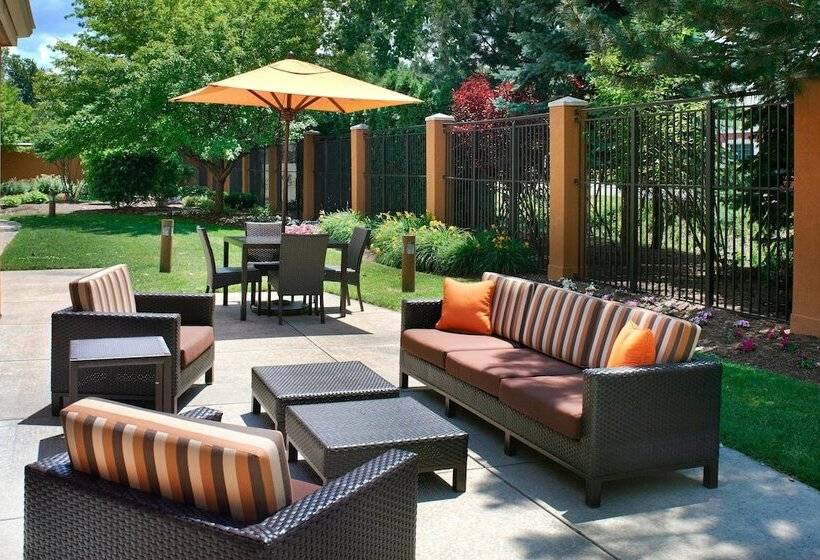 هتل Courtyard Toledo Maumee/arrowhead