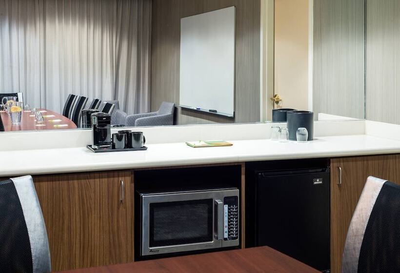 هتل Courtyard Toledo Maumee/arrowhead