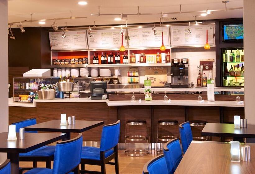 هتل Courtyard Toledo Maumee/arrowhead